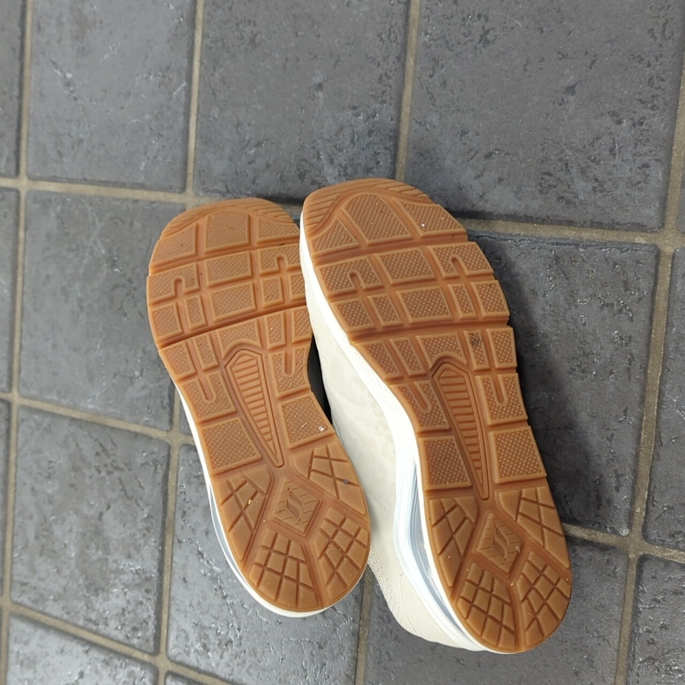 Sketchers woman's 6.5 cream leopard print sneakers - Picture 4 of 8